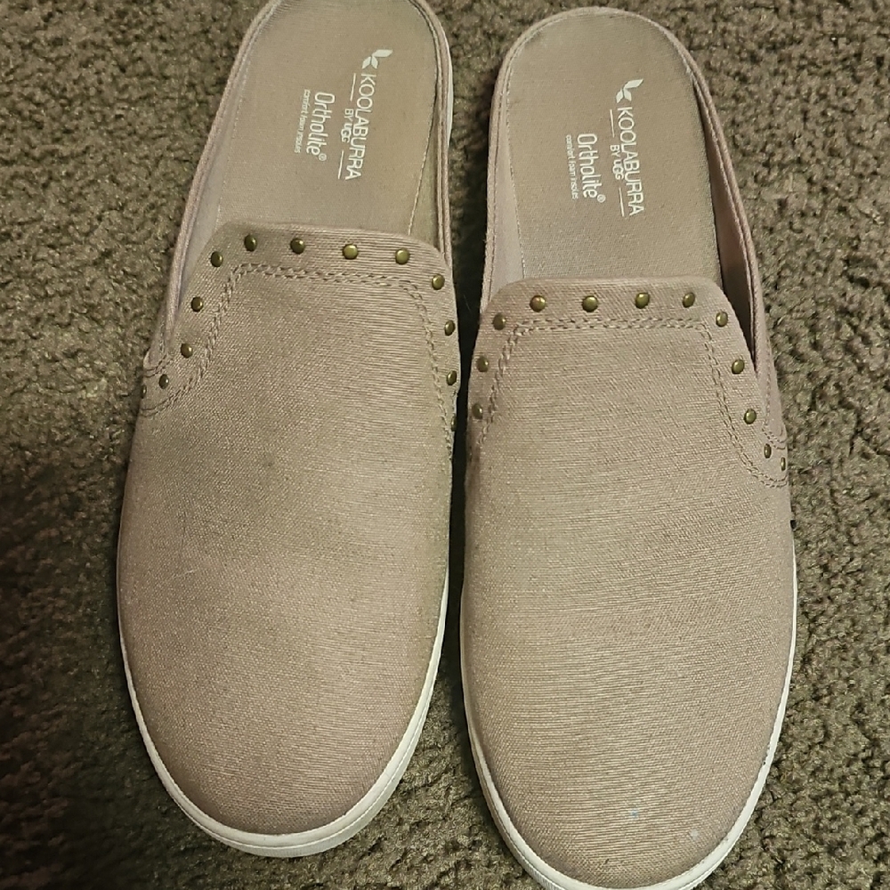 Koolaburra by UGG Taupe Slip-On Shoes